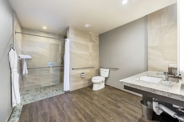 Suite, King Bed, Ocean View, Sofa, Sea Floor, Accessible، Shade Hotel Redondo Beach 2/3