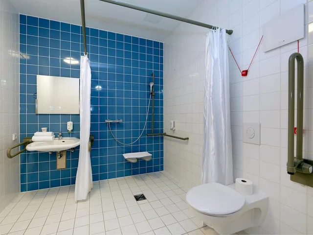 Room, Quadruple, Double and Bunk Bed, B&B Hotel Berlin-Charlottenburg 3/4
