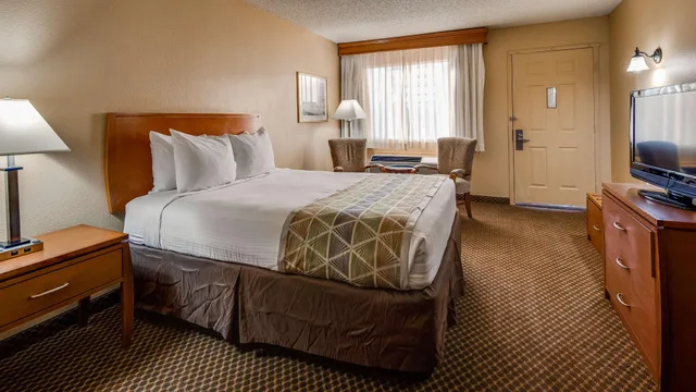 غرفة بسرير كينج، Best Western Cottonwood Inn 6/9
