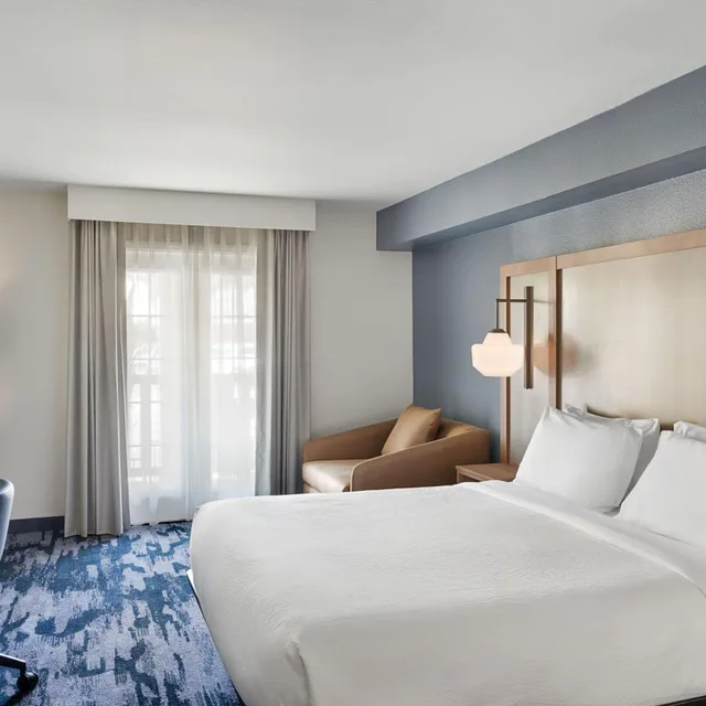 استوديو بسرير كينج بحوض استحمام لذوي الإعاقة، Fairfield Inn Suites San Diego Old Town 1/3