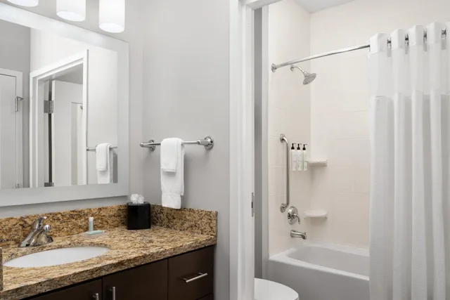 استوديو بسرير كوين، Towneplace Suites Champaign Urbana Campustown 5/7