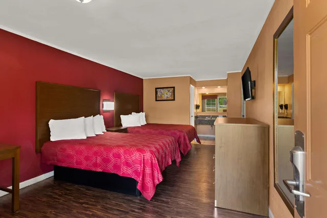 غرفة رباعية بسريرين مزدوجين، Econo Lodge Cornersville I-65 4/8