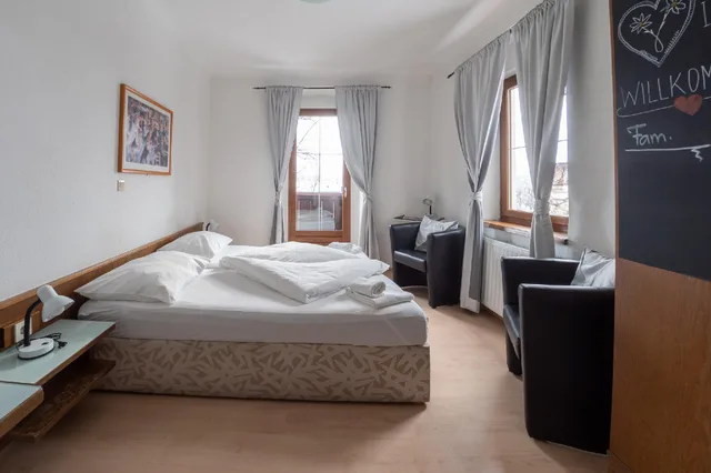 غرفة بريميوم ثلاثية بإطلالة على البحر بشرفة، Hotel Heimgartl 1/3