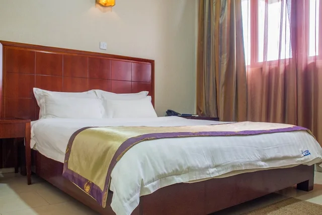 غرفة عائلية بسرير كوين وسريرين منفصلين، Lake View Resort Hotel 2/7
