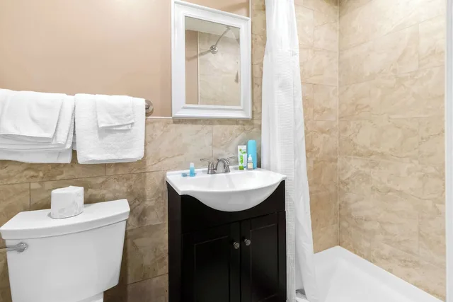 غرفة بسرير كينج لذوي الإعاقة، Americas Best Value Inn Avenel Woodbridge 3/4