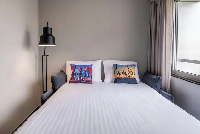 غرفة بسرير كوين مع أريكة، Moxy Bordeaux Hotel 2/4