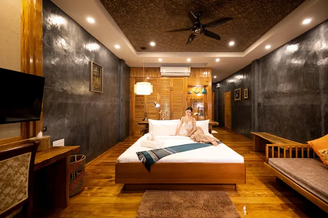 غرفة بسرير كينج وسرير فردي مع أريكة، Andalay Beach Resort Koh Libong 1/1
