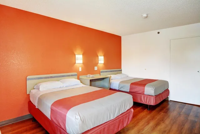 غرفة قياسية بسريرين مزدوجين، Motel6 Wethersfield, CT - Hartford 6/10