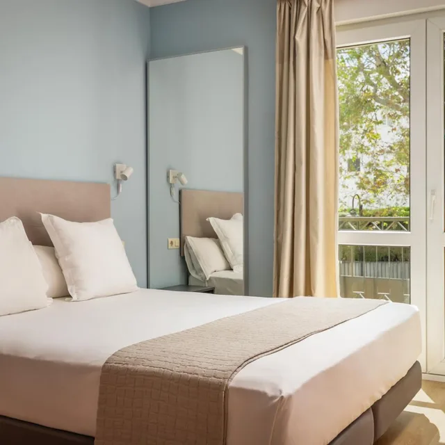 غرفة بسرير مزدوج بشرفة، Villa Lorena Malaga 1/6