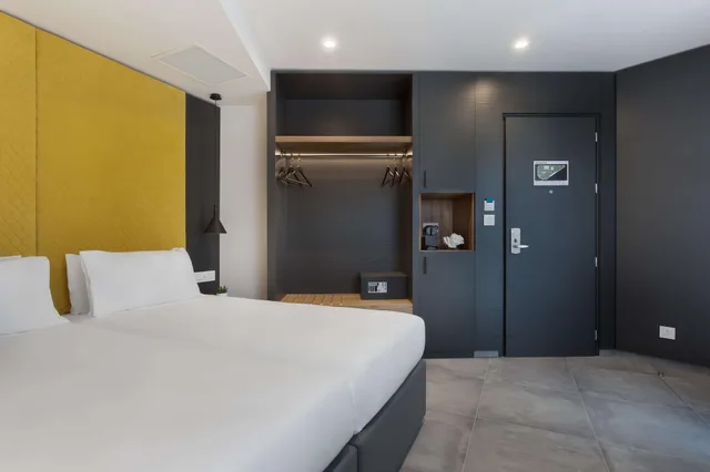 غرفة عائلية ثلاثية بسريرين منفصلين، Urban Rooms 1/4