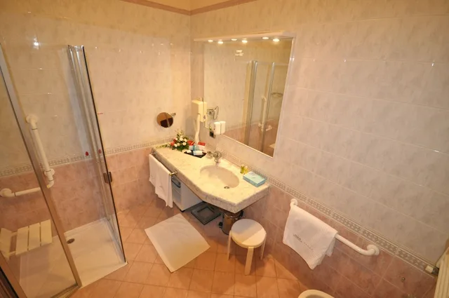 غرفة بشرفة مفردة بسرير كوين، Savoy Beach Hotel & Thermal Spa 5/5