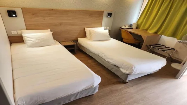 غرفة قياسية بسريرين منفصلين، Kyriad Cambrai 3/10