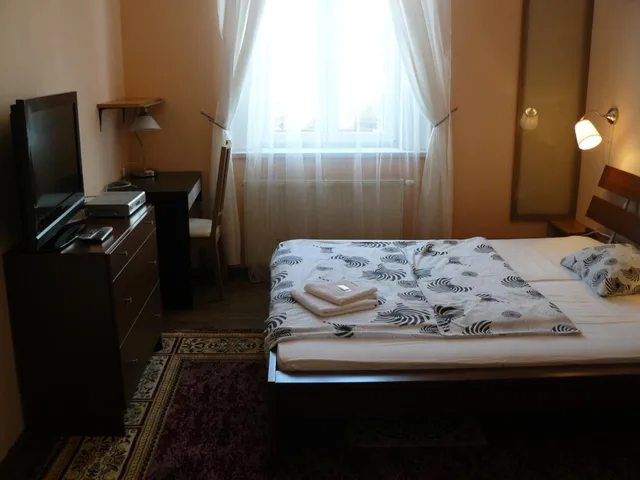 غرفة ثلاثية، Hotel Clochard 9/10