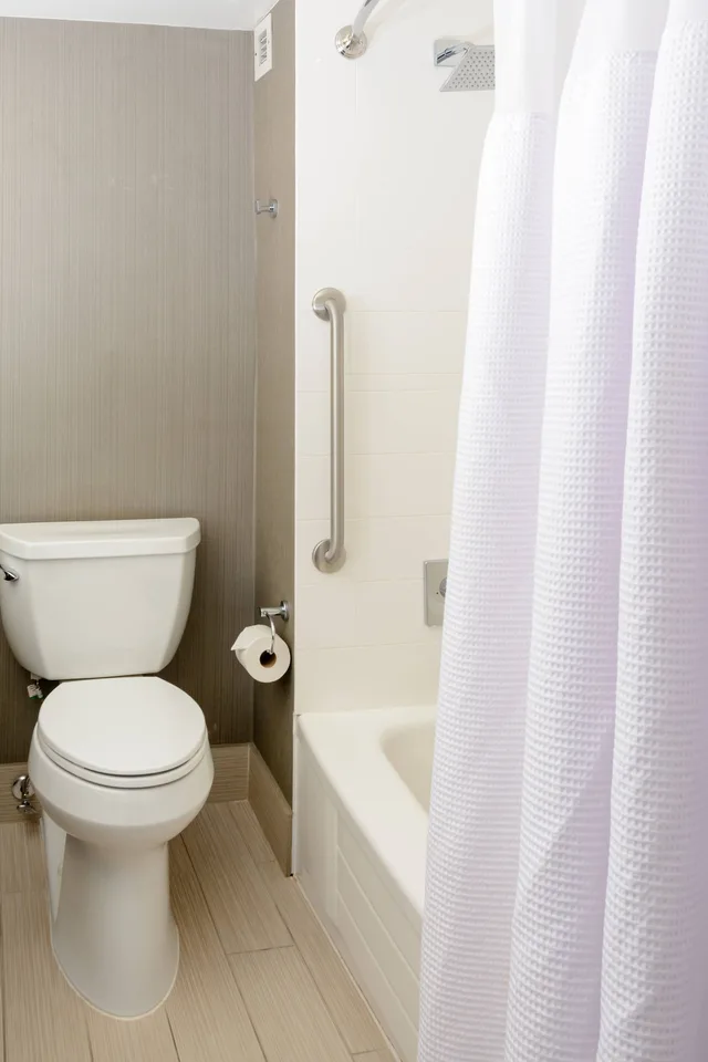 غرفة بسرير كينج مع أريكة، Courtyard Toronto Northeast Markham 10/10