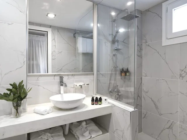 جناح بسريرين منفصلين بإطلالة على البحر مع أريكة بجاكوزي، Aressana Spa Hotel and Suites 4/8