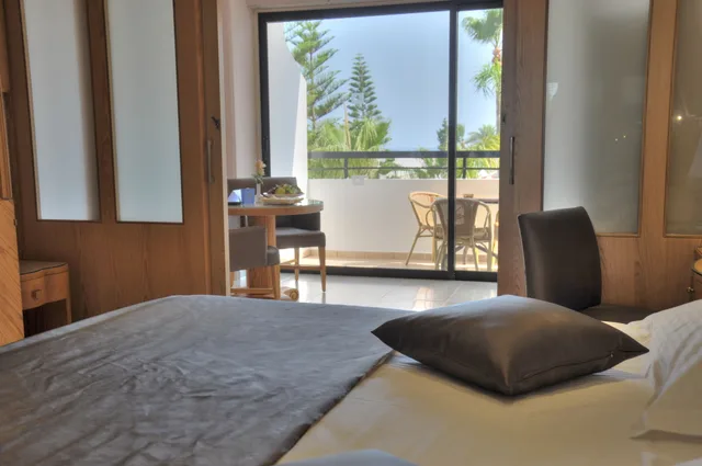 جناح جونيور بسرير كينج وسرير بطابقين، Adams Beach Hotel and SPA 2/4