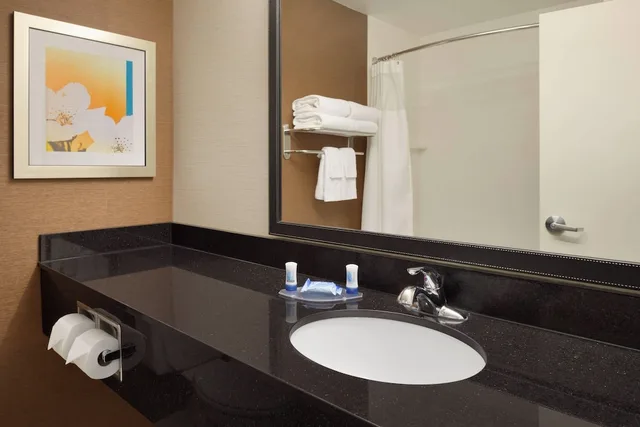استوديو بسرير كينج مع أريكة، Fairfield Inn & Suites Youngstown Boardman Poland 2/2