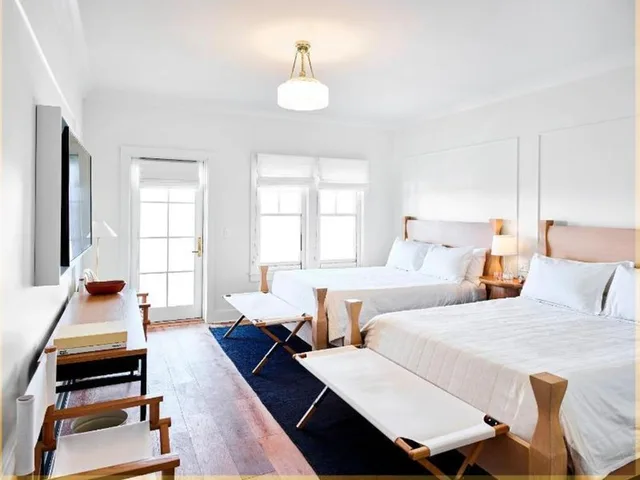 كوخ بسريرين كوين، The Lake House on Canandaigua 1/2