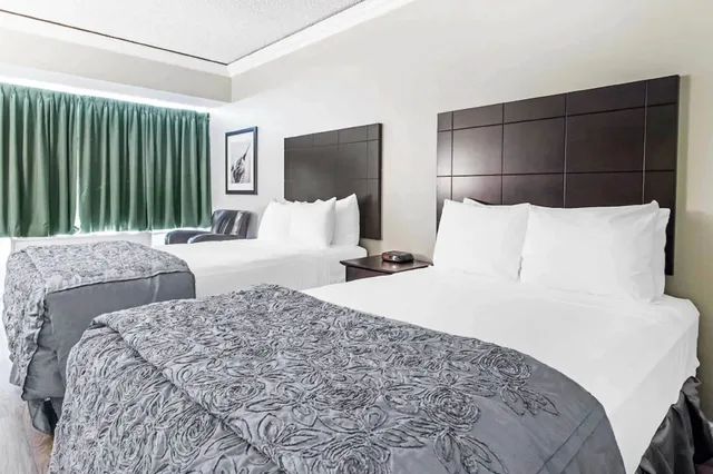 غرفة بسريرين مزدوجين، Travelodge by Wyndham Trois-Rivieres 3/7