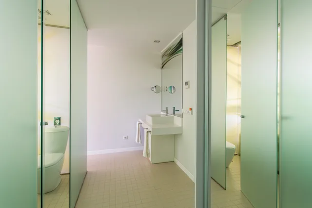 غرفة قياسية ثلاثية، Room Mate Oscar 6/6