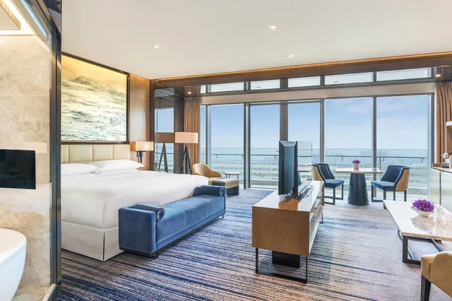 1 Bedroom, Junior Suite, Balcony, Sheraton Zhuhai Hotel 1/10