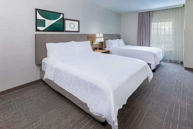 جناح بسرير كينج وسريرين كوين بغرفتي نوم بمطبخ، Staybridge Suites Portland 2/3