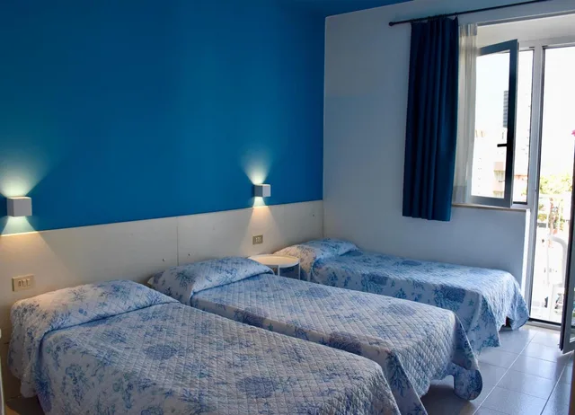 غرفة ثلاثية، HOTEL PORTOFINO 4/10