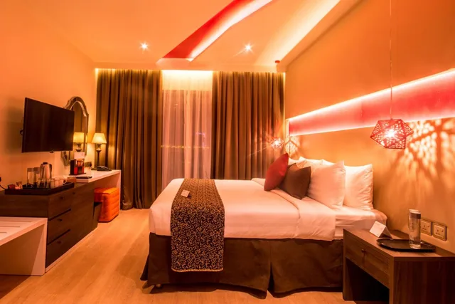غرفة تنفيذية بسرير كينج، Carnelian Muscat - Airport Hotel 1/4