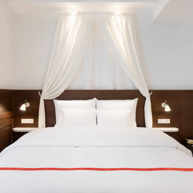 Ruby، Ruby Rosi Hotel Munich 3/4