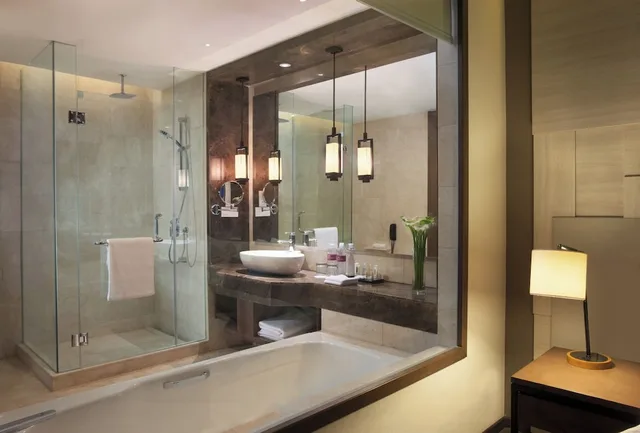 غرفة قياسية بسرير كوين مع دخول صالة النادي، Crowne Plaza Bandung 5/5