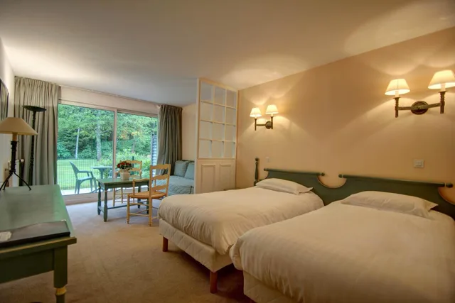 غرفة بسريرين منفصلين بشرفة، Hotel du Parc 1/5
