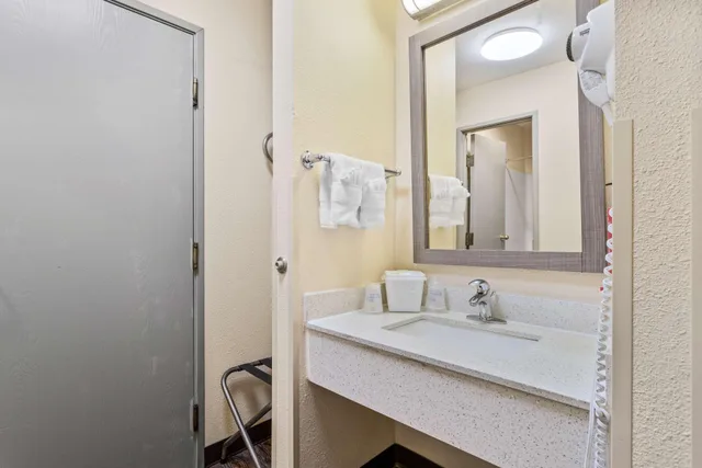 غرفة بسريرين منفصلين وسريرين كينج، SureStay Hotel By Best Western Albuquerque Midtown 4/5