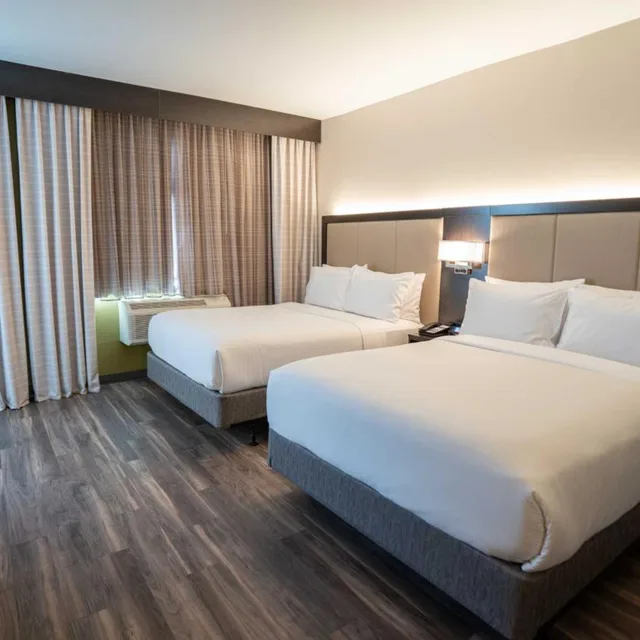 Standard, 2 Queen Beds, Skyline View, Pet Friendly, Holiday Inn Express Long Island City E New York, an IHG Hotel 4/5
