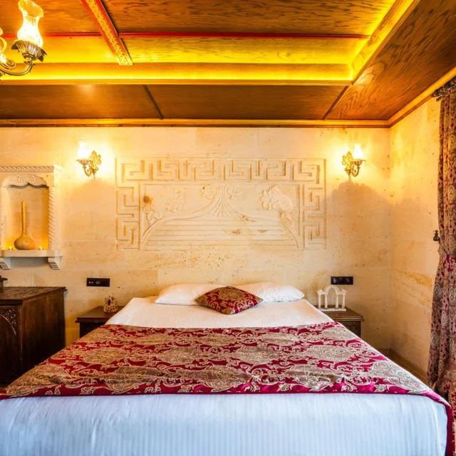 غرفة بسرير كوين بشرفة، Empire Cave Hotel 1/9