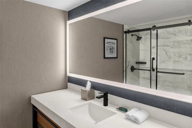 Junior Suite, DoubleTree by Hilton Dayton Fairborn 5/7