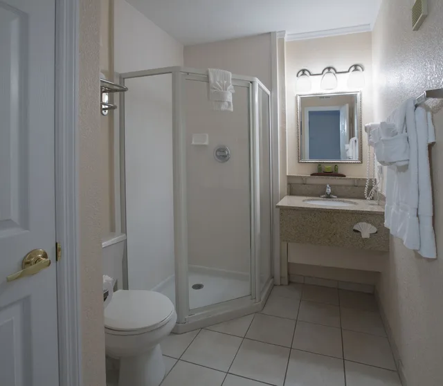 2 Bedrooms, Suite, King and Queen Bed, Bay View، Sailport Waterfront Suites Hotel 4/4