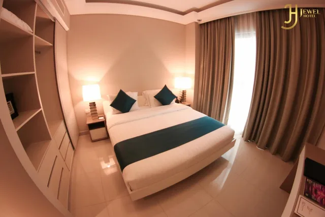 جناح تنفيذي بسرير كينج بغرفتي نوم، The Jewel Hotel 7/10