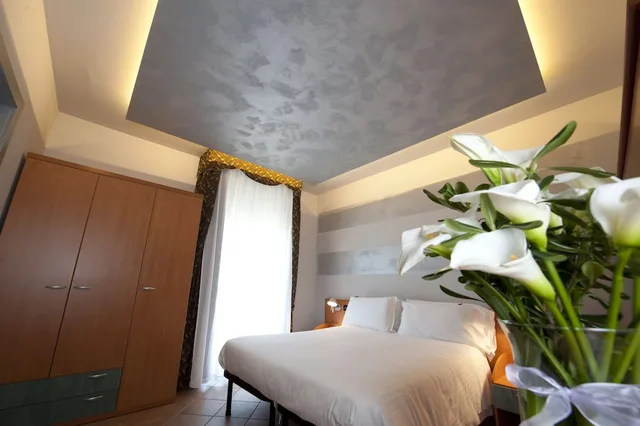 غرفة ثلاثية بإطلالة على البحيرة بشرفة، Villa Rosa 7/8