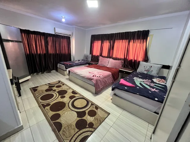 غرفة رباعية بسرير مزدوج وسريرين منفصلين، Isis Hotel 2 - Hostel 3/10