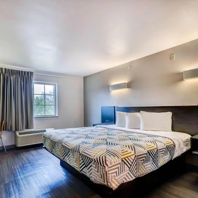 جناح ديلوكس بسرير كينج، Motel6 Mesquite, TX - Balch Springs 2/8