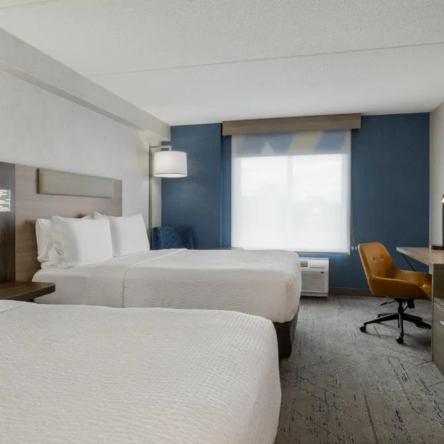 غرفة بسرير كينج وسريرين كوين لذوي الإعاقة، Holiday Inn Express And Suites Ottawa East Orleans 3/10
