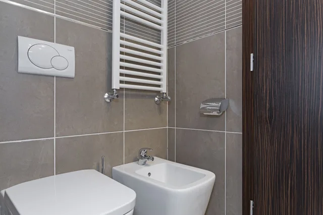 غرفة قياسية ثلاثية بسرير كوين وسرير فردي، B&B Hotel Trento 6/8