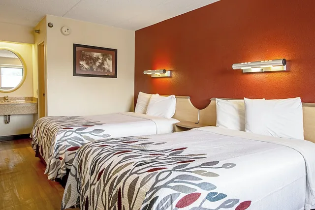 غرفة قياسية بسريرين مزدوجين، Red Roof Inn Johnson City 4/8