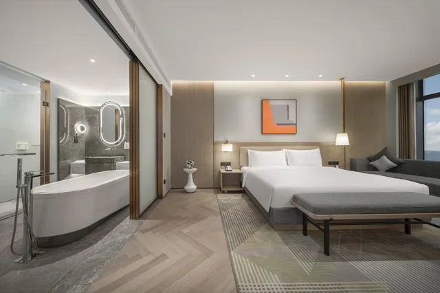 1 Bedroom, Suite, King Bed, Living Area, Smoking, Holiday Inn Fu’an 3/5