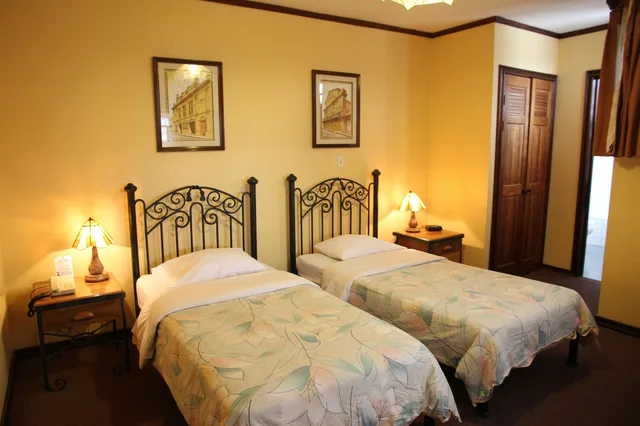 غرفة سوبيريور بسرير كوين، Fleur De Lys Hotel 3/10