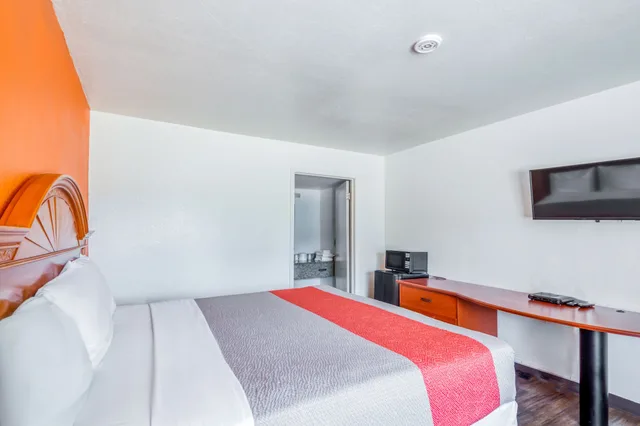غرفة بسرير كينج، OYO Hotel Baton Rouge East I-12 Louisiana 2/6