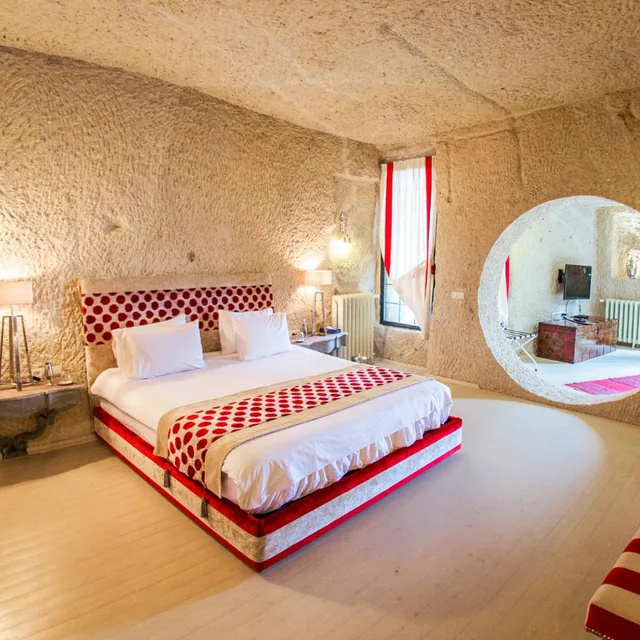 جناح سوبيريور، Hezen Cave Hotel 2/7