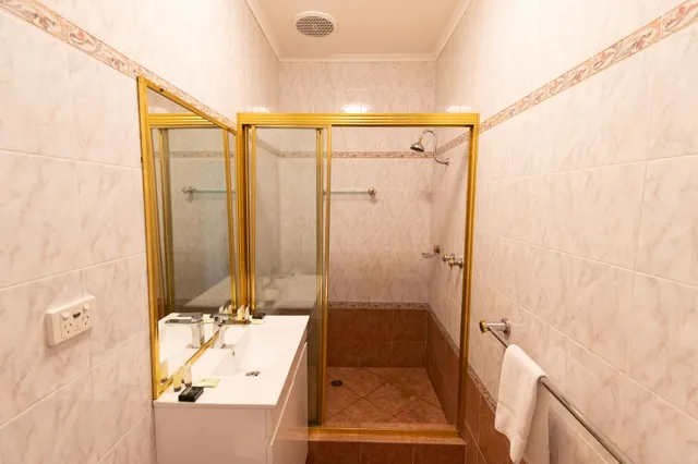 غرفة بسرير مزدوج وسرير فردي، Harp Hotel 2/2