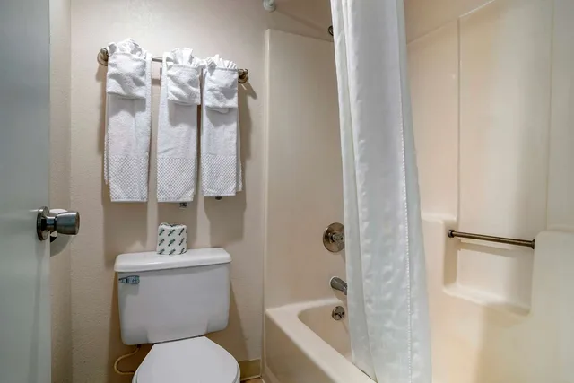 غرفة بسريرين كوين للمدخنين، Econo Lodge Inn and Suites Resort Rehoboth Beach 3/3