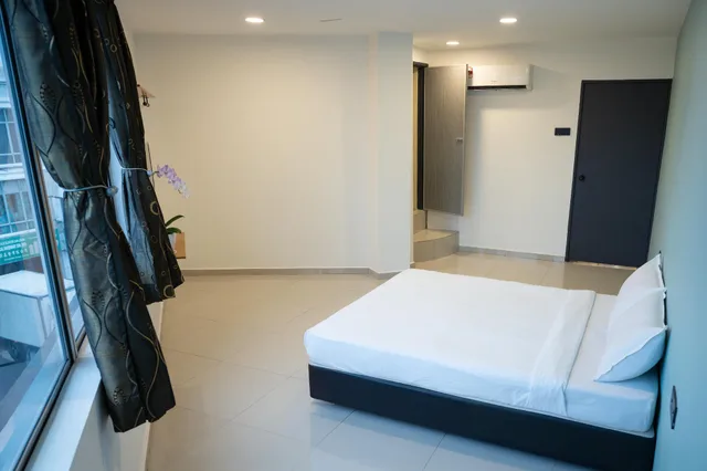 غرفة ثلاثية بسرير كوين وسرير فردي، SMART HOTEL REKO SENTRAL KAJANG 6/7